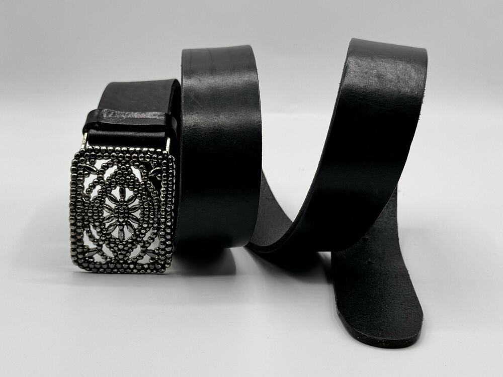 Y2K Fossil Filigree Silver Medallion Buckle Black Leather Statement Belt Large